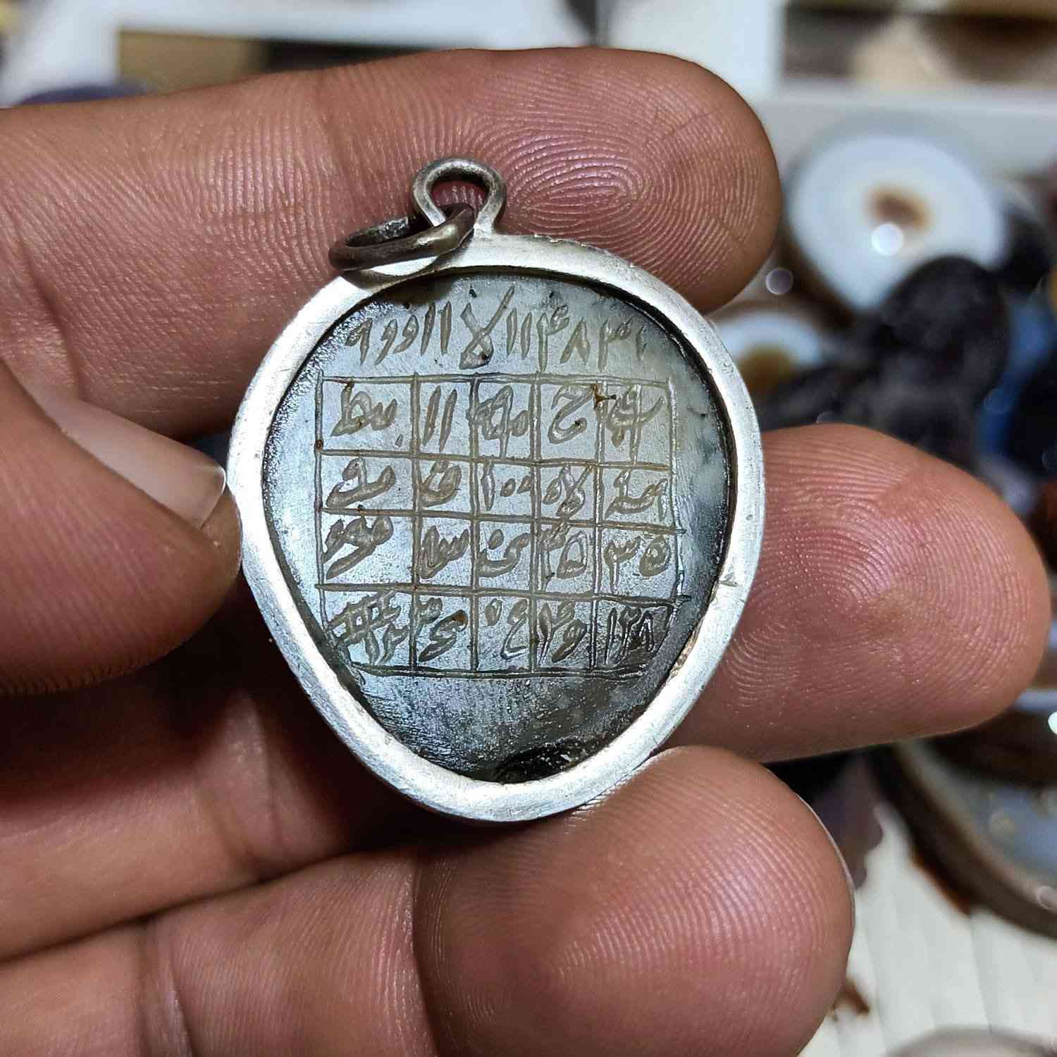 🐉❤️حجر زوعة الحية الاصلي قلادة فضه اصلي مخطوطة على الفضة ومطلسمة بالظهر شوفوها بعيونكم قطعة قديمة حيل و من ارقة أنواع زوعة الحية العنوان بغداد الأمين يوجد خدمة توصيل كافة المحافظات 
***********
