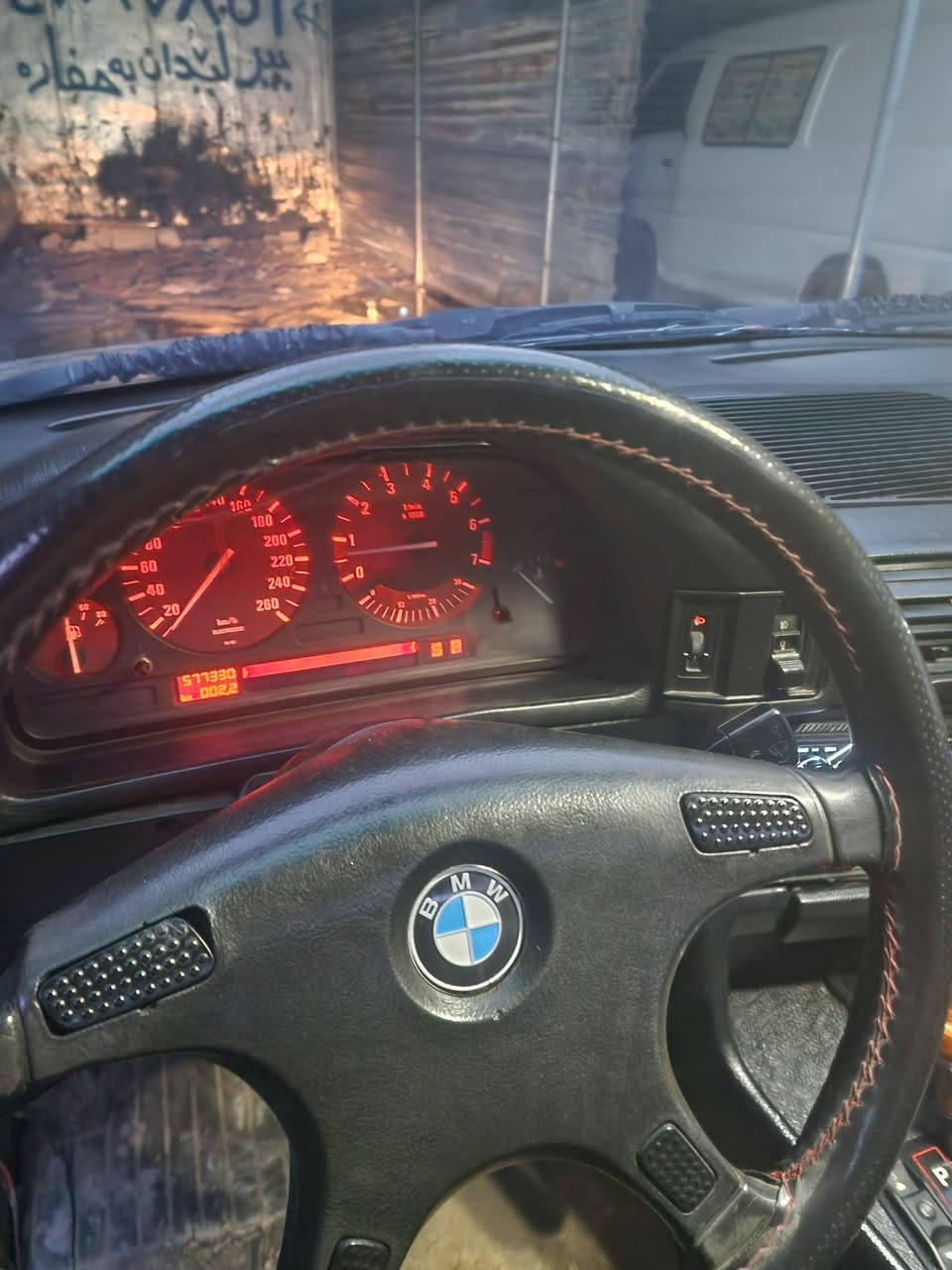 BMWمۆدیل1990مکینە 525گێر ئۆتۆماتیك سلایت 2جام کارەکارەبای تحویل برانە وە وەرگە ڕان بەشەرت سە یارەکی بێ کێشەیە 8وەرەقە غرامەی لەسەرە پاش محامەلە دەیگێرمە وە بۆت لە هەولێرم سحری 52وەرەقە ژ م ***********
