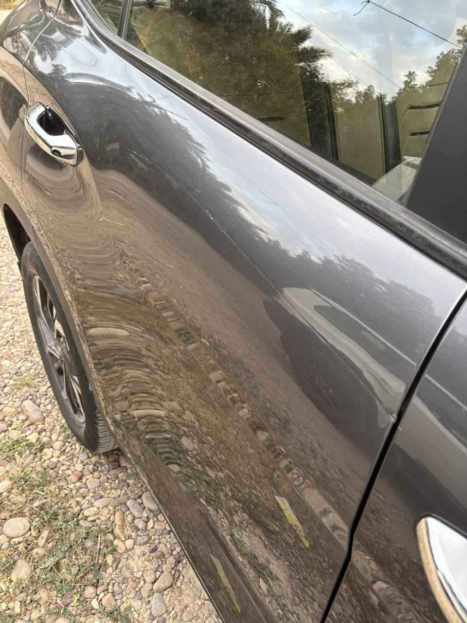 السلام عليكم ..كريتا 2023 للبيع
كريتا ٢٠٢٣ فول مواصفات ومكفولة من الصبغ يعني قطرة ما بيها .. بيها مجرد تكحيل بسيط بالباب الخلفي مثل ما موضح بالصور وبيها فوك مثل الشي طاب بالسكف بس ما نافذ جوة مجرد من الغلاف .. السيارة ماخذها زيرو من الشركة وع ايدي ومداوم عليها صيانة دورية بالشركة وتبديل الدهن كله اصلي من شركة هيونداي .. فول مواصفات :
باناروما 
تحكم بالمري 
مري شفط 
تحكمات ستيرن 
تدفئة كشنات 
وباقي مواصفات الفول المعروفة عن الكريتا 
محرك ١٥٠٠ دبل نوزل 
.
.
للاستفسار الاتصال ع الرقم 
***********
