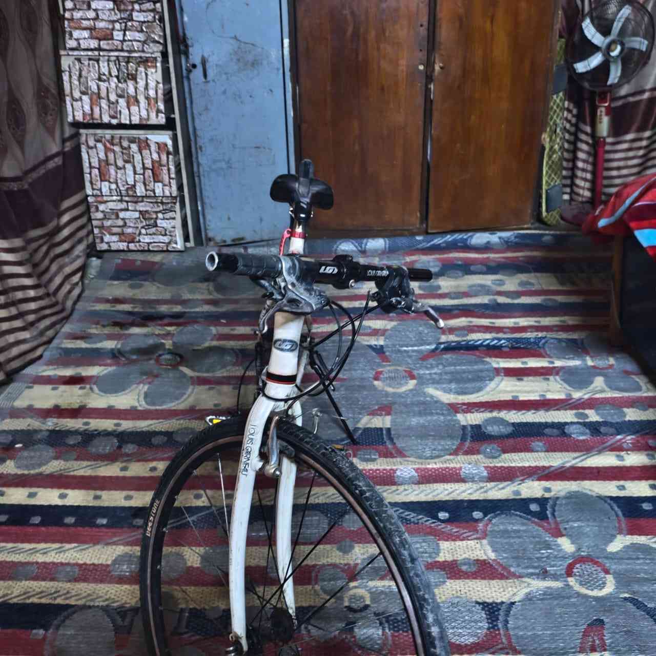 للبيع دراجة (بايسكل) Louis Garneau كندي أصلي 🚴‍♂️✨
لسلام عليكم.. للبيع بايسكل من الماركة الكندية المعروفة Louis Garneau (فئة RSR). البايسكل غني عن التعريف بـ خفته وسرعته على الطريق (سريع جداً وعملي للمشاوير والرياضة).نظيف  (جاهز للاستخدام مباشرة).الهيكل (الفريم): ألمنيوم خفيف ومتين.الملحقات: السستم والبريكات كلها بلادية  السعر: [  160 ألف ] دينار (بي مجال بسيط للشراي الطيب).
المكان: [ بغداد بجانب العبيدي حي نصر ]للتواصل والاستفسار يرجى المراسلة على الخاص أو الاتصال على الرقم: [ https://wa.me/9647700298680]


**إذا كنت صاحب هذا الإعلان وتريد حذفه لأي سبب، رجاءا أرسل رسالة إلى الدعم الفني**