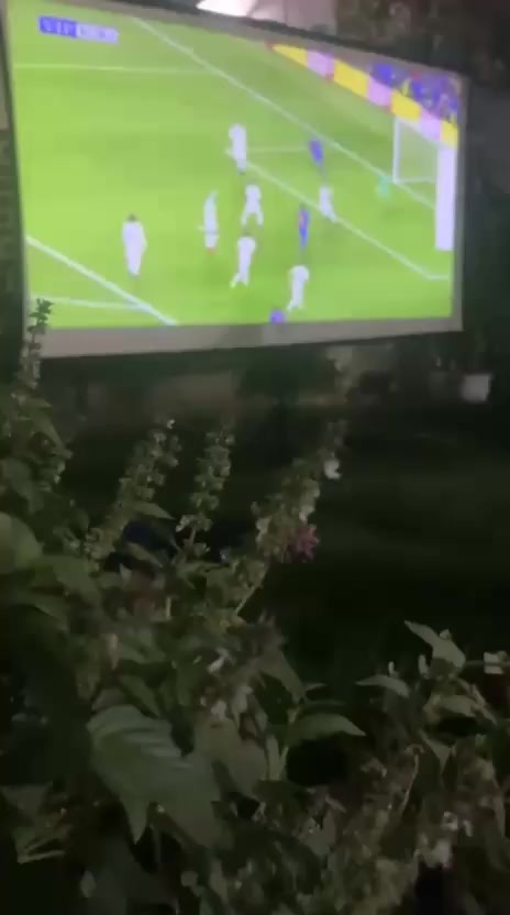 داتا شو . مستعمل قليل يعني اخو الجديد
مع هديه بارده داتا شو. الطول 2 .. والعرض 3 م

‏Led Projector / Data Show

جهاز يقوم بعرض ملفات الميديا (افلام، اغاني، عروض تعليمية، الخ...) على حائط او ستارة او صبورة

المواصفات:
* صغيره جدا بحجم اليد 
* لا تحتاج الى الضلام اثناء التشغيل 
* سمارت اندرويد 
* تحتوي على wifi تكدر تربط الموبايل
* تعمل على الشحن
* الدقة 4K
* دعم 3D
* تحتوي على ايسي DLP
* تعديل الصورة تلقائي
* ازرار  لمس 
‏* led life time 30,000 hours
* حجم العرض  6 متر 
* الالوان ١٧ مليون لون
* يقوم بعرض (ستلايت، حاسبة، تي في بوكس، واي جهاز ذو مخرج hdmi او مخرج av )
* مدخل av 
* مدخل hdmi
* مدخل usb لربط فلاش رام او اي جهاز
* مدخل رام 
* مخرج اوديو لربطه على سبيكر خارجي 
* يحتوي على سماعة بصوت عالي
* مكان لربط قاعة تثبيت خارجية
* ملحق ريمونت وكيبل av ومحولة
* ازرار تحكم لمس  على الجهاز

السعر 120 دينار عراقي


**إذا كنت صاحب هذا الإعلان وتريد حذفه لأي سبب، رجاءا أرسل رسالة إلى الدعم الفني**