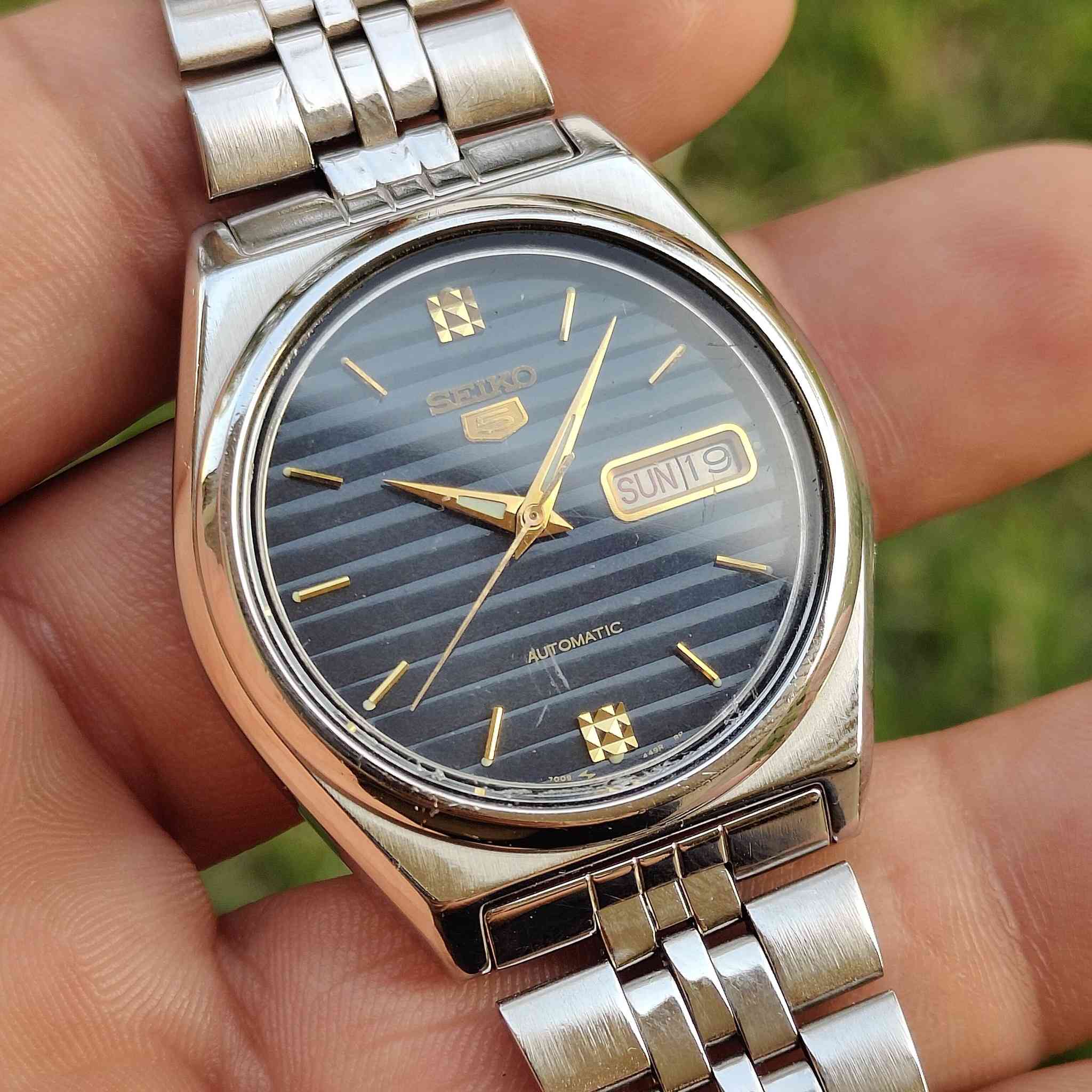 السلام عليكم ورحمة اللّٰه
سيكو فايف اتوماتك 
مقاس 37.5
نظافة ممتازة جداً 
دي ديت 
مينة مميزة جداً 
أصلي بالكامل 
السير واسع 

السعر 95 ألف مع التوصيل


**إذا كنت صاحب هذا الإعلان وتريد حذفه لأي سبب، رجاءا أرسل رسالة إلى الدعم الفني**