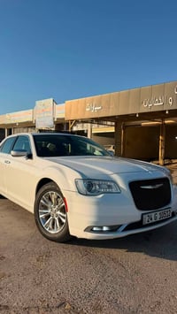 كرايسلر 300 • ٢٠١٧ • رخصة الادمن