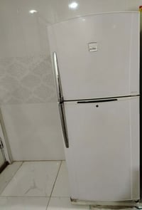 ثلاجة توشيبا باب اول نظيفة سعرها 110 للتواصل 07719800236