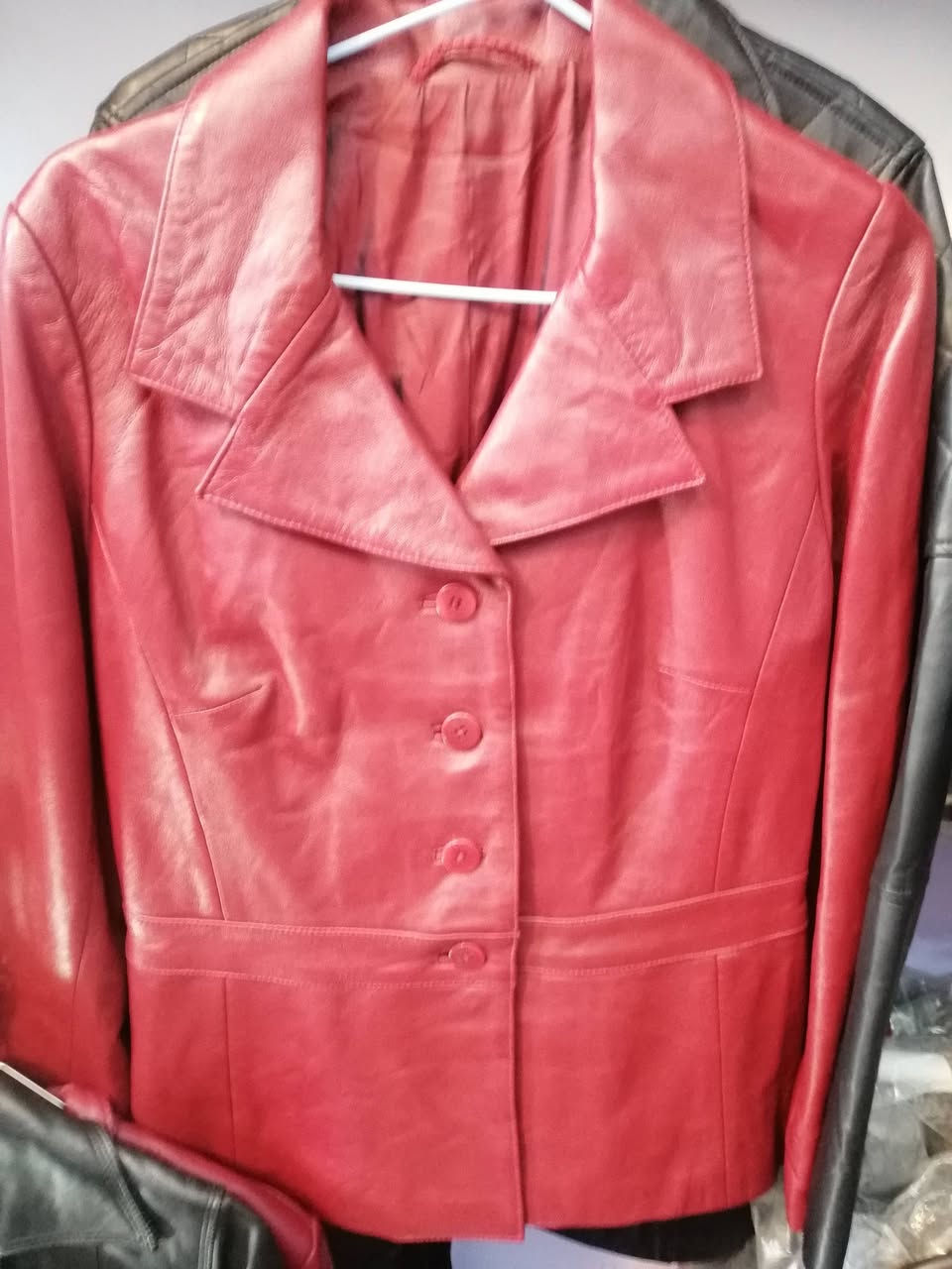 تتوفر لدينا ملابس رجالي ونسائي واطفال
العنوان سامراء سوق الضباط الكبير المسكف ***********
