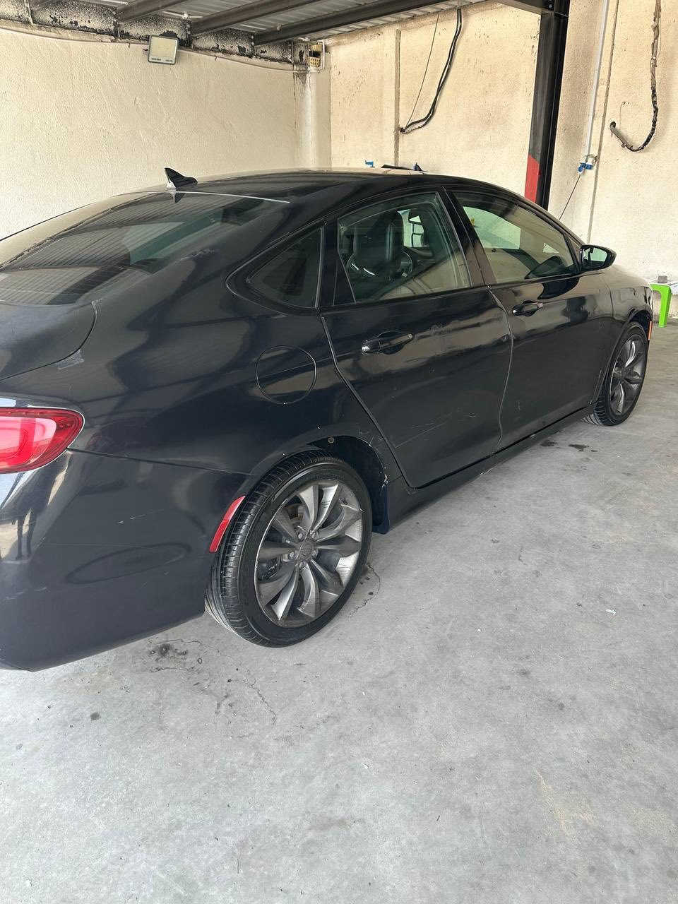 السلام عليكم 
كرايسلر سي s200 للبيع 
فول ماعدا الفتحة
موديل 2016
رقم بصرة دولي بأسمي تحويل ثاني يوم

محرك V6 ستة سلندر 

كير 9 نمر 

كشنات جلد S حضن تدفئة + تبريد 

 تدفئة ستيرن

شاشة كبيرة 

تشغيل عن بعد 

شفتات ستيرن

تبريد قطعتين 

كير ماوس

لايت زنون

ويل رياضي

اجت من امريكا اعمال تخريبة بدون حادث وانضربت هنا بالعراق وبدلت بيها جاملغ عكس السايق مال تفصيخ والبنيد عدلته

السيارة بيها اماكن يحتاجلها تكحيل 
 
وعليها ادامة كاملة كير ومكينة 

سعرها 98 وبيها مجال بسيط
مكان السيارة البصرة 
للاستفسار ***********
