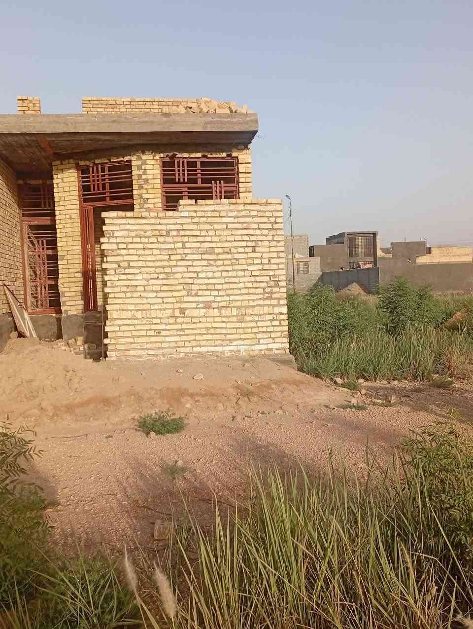 من رخصت الادمن يوجد البيت البيع مساحه 100متر وبصفه قطعه مساحه 100متر طابو زراعي سند25 خدمات كامله العلكايه كهرباء ومياه وخط مولد وخط الانترنيت ضوئي ***********
