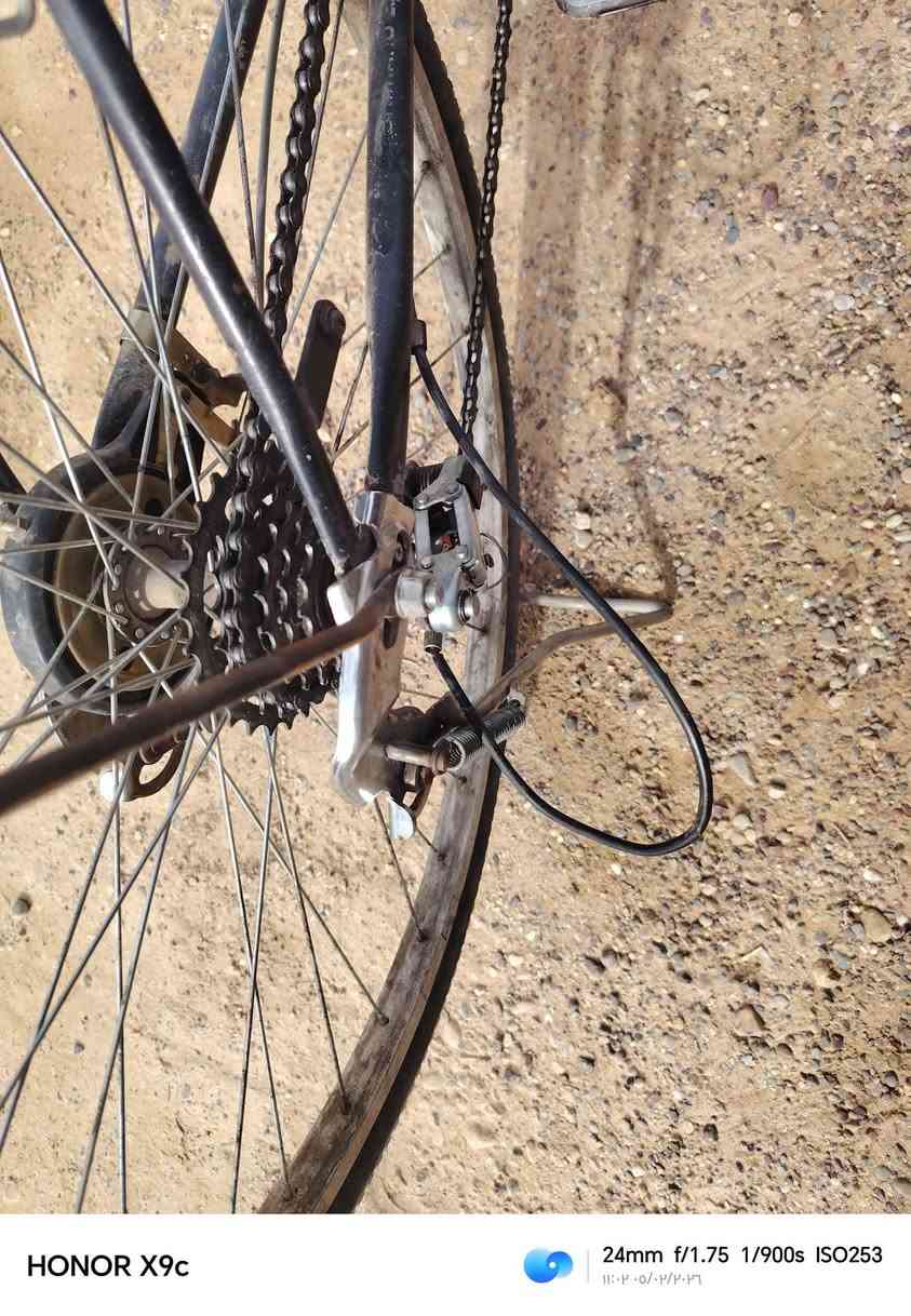 سلام عليكم للبيع بايسكل حجم 27 جديد حيل احلا من صوره ***********
