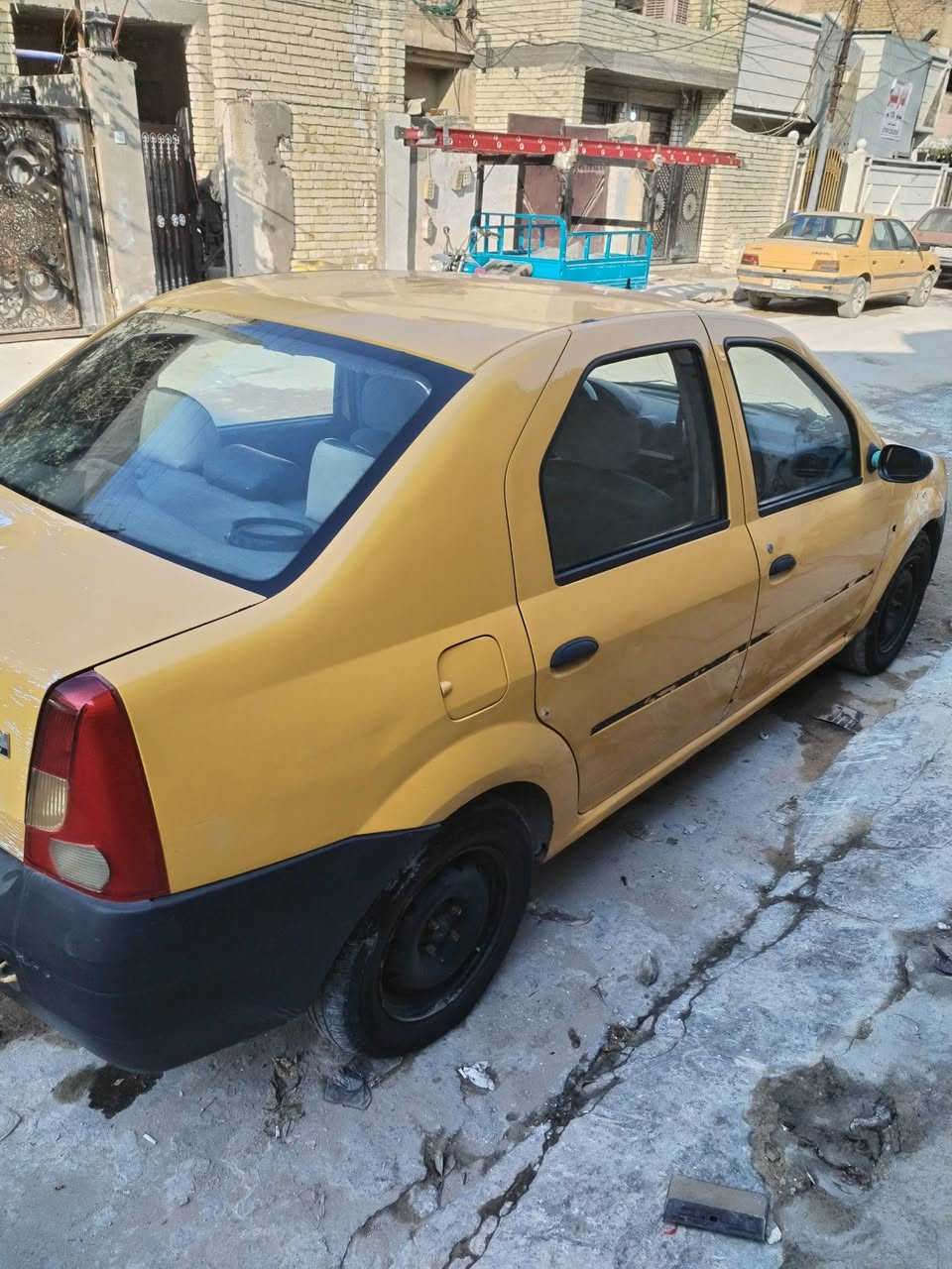 سلام عليكم شباب سياره رينو ٢٠٠٩ رقم بغداد ألماني سياره مادل راعيه ابيع كوم حديد اتكفل سرقه وعشار السعر ١٧ ورقة وبيه مجال *********** مكان السياره البياع
