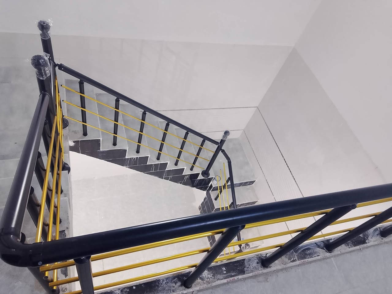 بيت للبيع توله فروش مساحه120متر مربع بناء حديث جديد نوع العقار (توزيع قايم مقام ) عدد غرف نوم3
استقبال مطبخ حار بارد حمام صحيات 2
سقف مغربي وثاني كاشي سيراميك نظام تكتات السعر 60مليون وبي مجال رقم الهاتف***********
