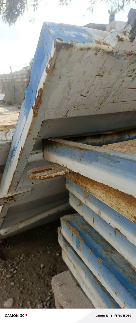 السلام عليكم 

للبيع نص جناب مع باب خلفي 
ارتفاع ١٠٠ سم 
طول ١٣٫٦٠ سم 
١٢ صفحه كل جانب ٦ 

السعر 25 $ وبي مجال
 اتصل وتدلل *********** 

غير متواجد ع الفيسبوك.
