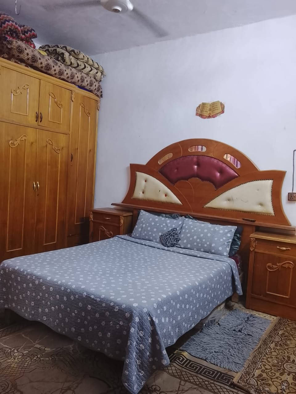 بيت للبيع 🏠 بالأمن الداخلي
المساحة: 100 متر (5×20)
البناء: طابق ونص، طابوك، سقف كونكريت مسلح
تفاصيل البيت:استقبال صالتين  غرفتين نوم. مطبخ 3 مجاميع صحية كراج تك تك او ستوته 
سطح تطبيك فرشي/ خدمات كاملة عرض الشارع 10 متر
الموقع: الأمن الداخلي – قطاع 23، قرب أبو وليد المضمد  *********** رقم صاحب البيت
