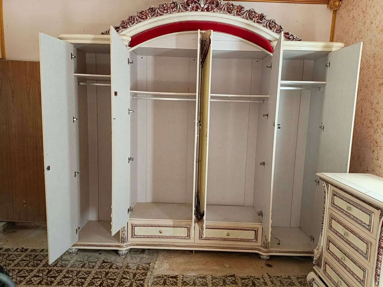 بسم الله.. على بركة الله.. معرض الخطاب حديثه الحي العسكري مقابل جامع عبد اللطيف حامد. ***********
غرفه تركيه. 9  قطع  نظيفه... 750. الف

