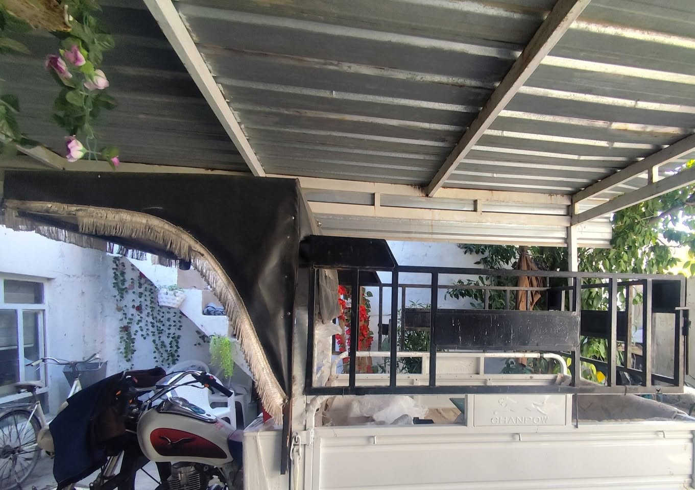 سلاو هاوڕیان کەپروجەمجەی سلیمانی عەصلی
زۆر بی عەیب شکاوی نیە بی عەیبە 
قفڵی 100هەزار   مشتەریت تیڵ بکە
***********
