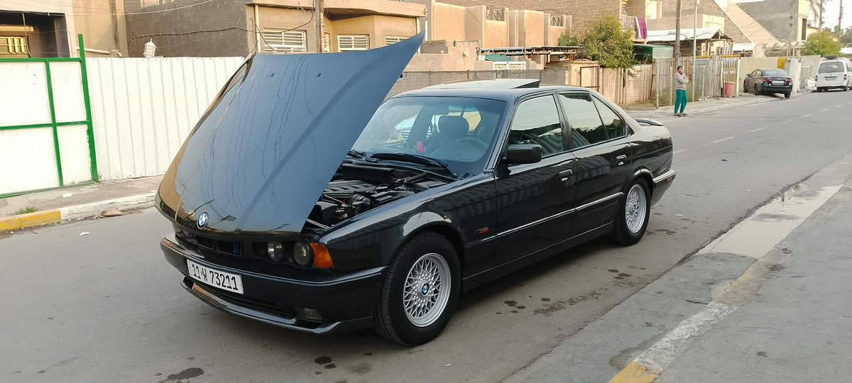 السلام عليكم

BMW1992. 525i

السياره وارد يابان نضيفه بمعنى الكلمه رقم بغداد باسمي تحويل ثاني يوم 

محرك مسكر عدل المرغوب 2500

مواصفات السياره فتحه سقف 

كراسي جلد كهرباء 

برده خلفيه 

بجم دخاني M

ويل كب خليه 

تبريد خير من الله منضومه لايت زنون 

كهربائيات كلها شغاله 

عنواني بغداد 

للتواصل ***********
