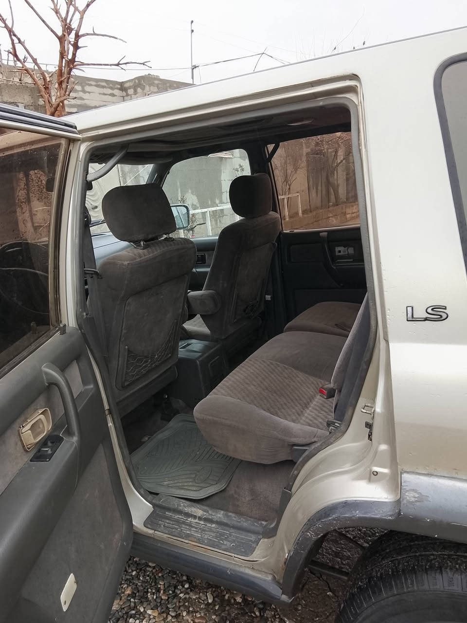 ئایسوزو ترۆپەر ئۆتۆماتیک گێڕومەکینەی کراوەتە بەتەی دووونیو سەیارەکە بێعەیبە توندو تۆڵە گەرمیو کارەبای مەزبووتەبێدەعمو بێ لێدراوە بۆیاغی نیە تەنها چەمەلەغی لای سەکن کەمێکی بۆیاخە سعری 25گەڵاو کەمێک معامەلە شوێن پشدەر ***********بەعلوج دەیفرۆشم
