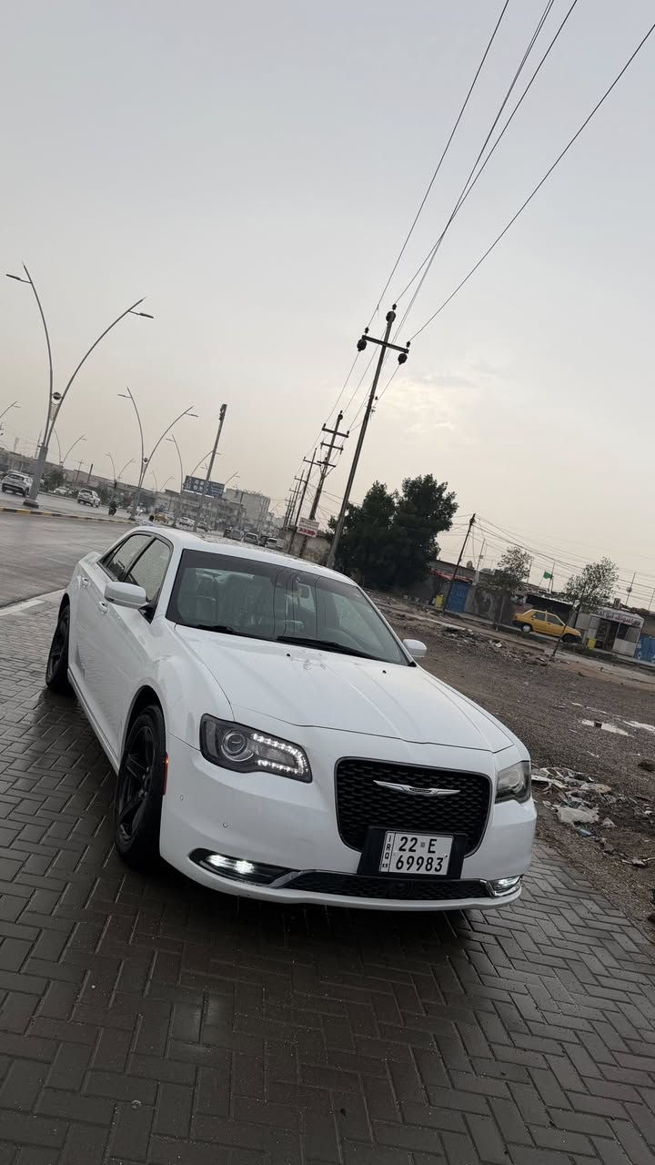 كرايسلر 300s sport
كفاله عامه حتى الدعاميات 
#ملاحظه انه مبدل ويل 18 
الموديل:2021 خليجي
العداد: 39 ميل فقط قابل للزياده
سياره جاهزه كله على لبلاد +منظومه زنون جديده ضمان سنتين
المحرك: 3.6 لتر 6 سلندر
القوة الحصانية: 310
عزم الدوران (نيوتن-م): 353 
ناقل الحركة: 8 سرعات اوتوماتيكي
نظام الدفع: دفع خلفي
(رقم اربيل باسمي تحويل او تريد وكاله حاظر )

المواصفات:
رادار امامي مع مانع تصادم 
سكليتر مع بريك تحكم كهرباء
برده خلفيه 
حساسات امامي 
اشاره بلمرأه الجانبيه 
منظومه بريك 8 سلندر بلاديه 
سستم صوت كامل مع دمام خلفي 
ويل الالمنيوم قياس 18 انج 
شاشة لمس قياس 10.1 انج مع نظام ملاحة
نقطة عمياء وتحذير المسار الخلفي 
حساسات خلفية
مانع تصادم خلفي 
كاميرا خلفية
مرآة الرؤية الخلفية بخاصية التعتيم  
مقاعد جلد ابيض اصلي
مقعد السائق والجانبي  كهربائي
المقاعد الامامية مدفئة وتبريد
مكيف الهواء مع تحكم 3 مناطق 
نظام ابل كاربلاي و اندرويد اوتو لاسلكي
دخول ذكي (بصمة)
نظام التشغيل عن بُعد
مصابيح أمامية أوتوماتيكية 
مرايا خارجية مدفئة
فتحات اكزوز مزدوجة
وسائد هوائية أمامية متعددة وجانبية وخلفية
السعر325$وبي مجال بسيط
مكان السياره البصره
للاستفسار الاتصال 
***********
***********
