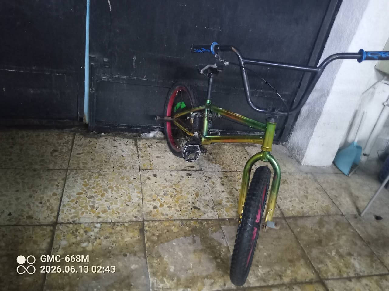 السلام عليكم بايسكل سبع الوان نضيف بي بس ضربتين مثل ما موضح بالصوره او يرادله تبديل ذراع واحد مكاني بغداد شارع فلسطين المستنصريه السعر (120)او بي مجال رقم التواصل(***********)
