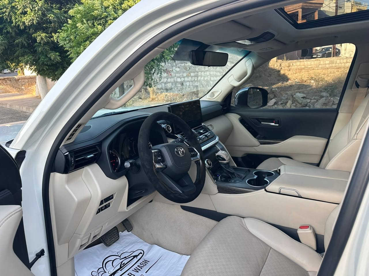 توێتا لاندگروزەر  VX لیمتید
66,000 km ڕۆشتوە 
مۆدێل ٢٠٢٣
تەنها دوو جێگا پیدی ئاڕی هەیە 

زۆر تازەیە لەسەر دەقی شەریکە ماوە 

*********** وەتسئەپ ڤایبەر
