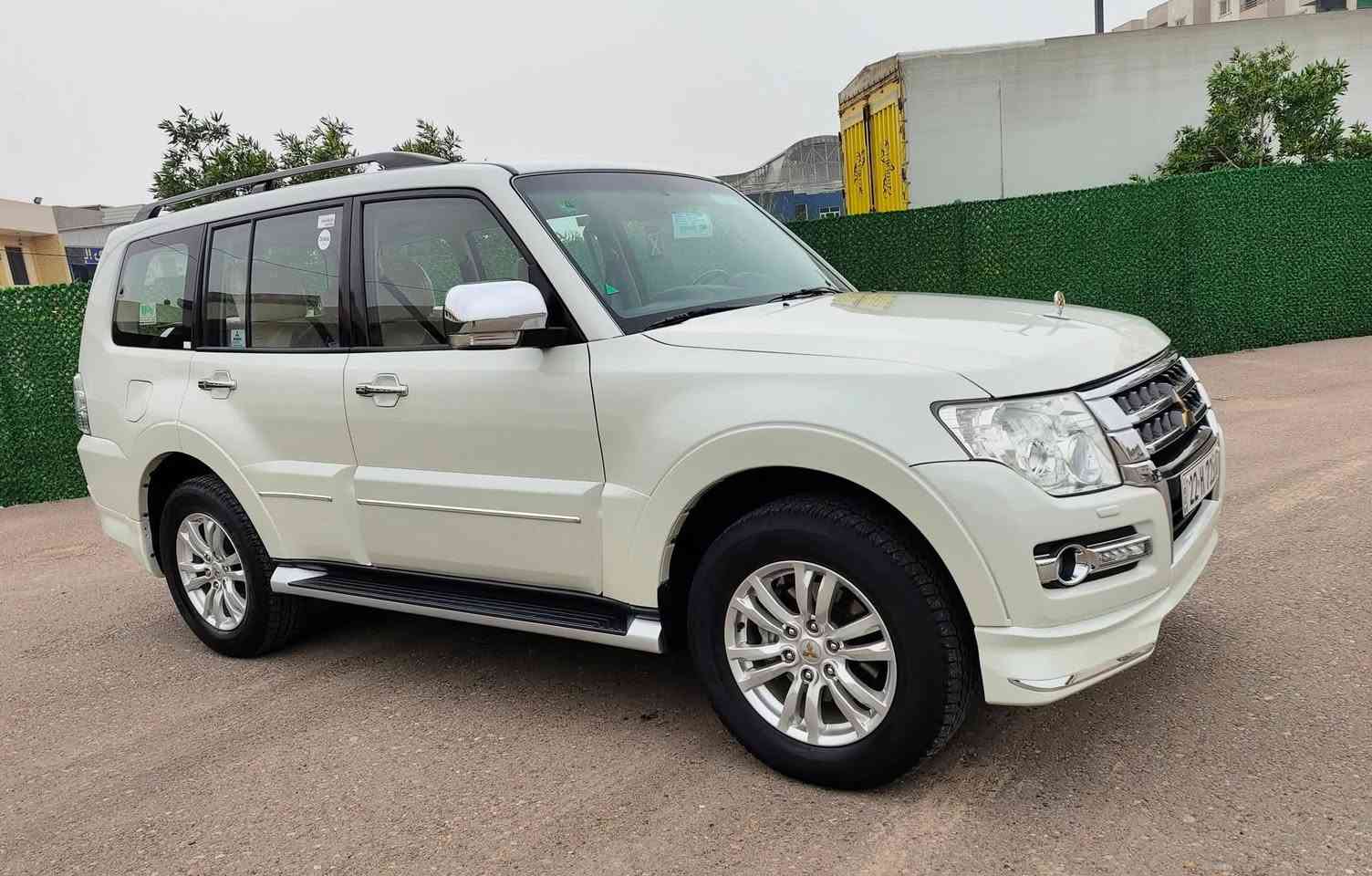 لعشاق النظافة والجديد على وضع الزيرو
باجيرو حبتور رأس الارنب العلامة الذهبية 
رقم اربيل شنويه بسمي
موديل 2020 وكالة الحبتور فووول
جديدة جديدة جداً السياره اخت الزيرو 
_______________
كشنات جلد وكهرباء
شاشة كبيرة 
دمام خلفي 
لايتات زنون
محرك 6 سلندر 3800
ماشيه 34 االف
ويل حجم 18 
كامرة خلفية
حساسات
حساس تاير 
فول تحكم ستيرن
بلوتوث
مري شفط
السيارة مكفولة صبغ بارد شخط رصعة 
مكاني بغداد الاعظميه   ***********
