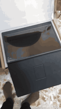 سلام عليكم 
شاشه مال شنو ما عرف كابلات اجدي وياهه السعر.  50 الف 
***********
