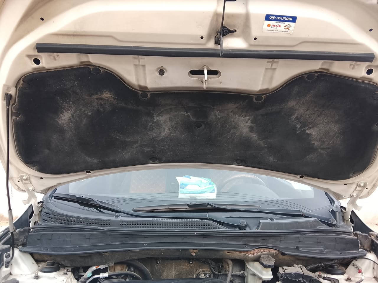 السلام عليكم كلبي 
الاسم: توسان خليجي
موديل :2014
الموصفات:نص فول 
مكينه:2000 دوش مامفتوح 
رقم العجله : بابل باسمي تحويل ثاني يوم 
كير /اوتماتيك +عادي 
وارد خليجي /سياره بيه ضربه موضحه بل صوره 
سياره اكفلك شواصي لغود تكم حوض جنطه 
1 شاشه تاب اصلي 
2/حساسات خلفيه 
3/كامره خلفيه
4/كشنات جلد 
5/تخم تاير 
السعر 160 وبيه مجال بسيط جدا 
مكاني نجف الاشرف *********** وتساب او تصال
