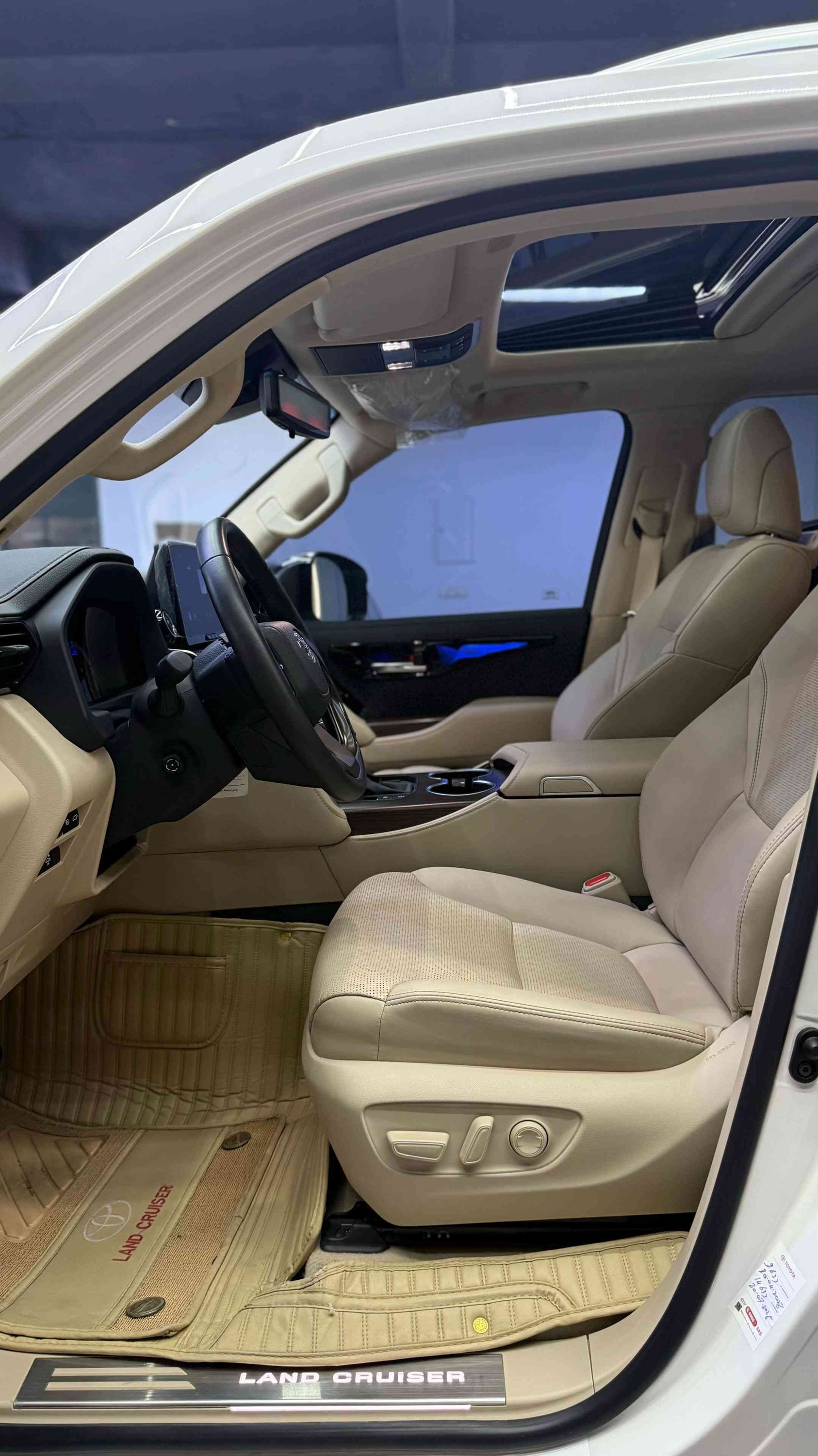 Toyota-land cruiser 2025 clean title VX twin turbo hybrid Full option 12,000 km white & yellow Call for price: *********** ***********
