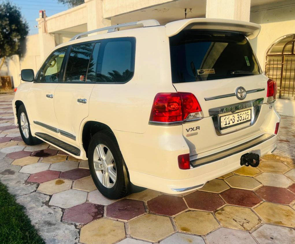 سلام عليكم. لاندكروز  2014 رقم بغدآد بسمي سنويه 2030  كفاله من كلشي السياره مكفوله عامه من الضربه والصبغ والتبديل 
فول مواصفات لكزز

فتحه سلايد روف

تشغيل عند بعد 

بصمه أبواب 4

زراك لايت 

 مري شفط 

ترحيب  

مقاعد كهرباء  جلد 

7 راكب داخل جديد جدا 

فور ويل 

طفايه حريق

محرك 8 سلندر 4600

3 قطع تبريد  سياره مناقصه كلشي جيده جدا 

العنوان  آلرفاعي

الاتصال / 
***********
‪***********‬
