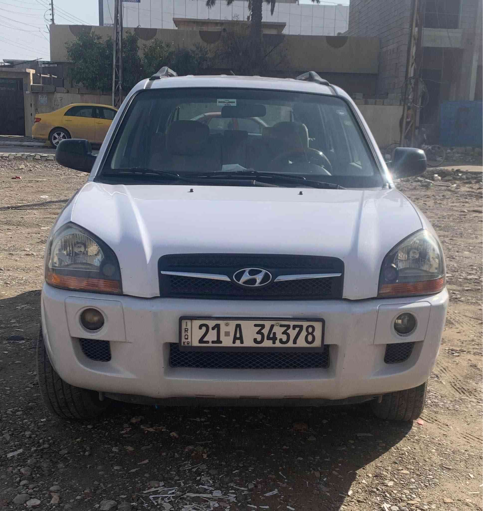 سلام عليكم 
للبيع توسان 2009 خليجي سيارة مكفولة كفالة عامة عدا باب خلف السكن بيه شبرين بارد 
سيارة مال البيت گير ومحرك شرط بلادي ما مفتوح سنوية ورقم جديد السيارة باسمنا 
للاستفسار اتصال على الرقم الآتي : *********** 
مكان سيارة كركوك كركوك, العراق
