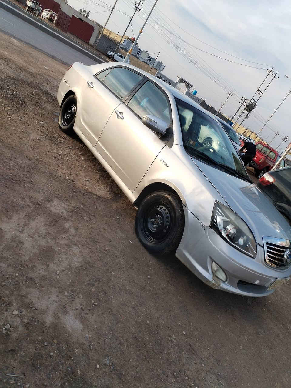 سلام عليكم سياره جيلي موبل محرك 1800موديل 12كير عادي رقم  ذي قار  وين اتريد احولك  السياره صافيه من الغرمات)))صبغ عام   ♕♕السعر 30  ♕رقم صاحب السياره ((***********))((***********))  مكان ناصريه
