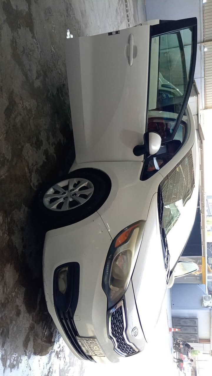 كيا ريو موديل ٢٠١٣ وارد... ضرر صبغ  البنيد فقط.. سياره جاهزه ما ناقصها اي شيء.. تخم تاير.. تبريد تدفئه... مانع انزلاق... نضام ايكو... جام كهرباء...منضومة غاز شادلها.. السعر 95 ورقه.... ***********
