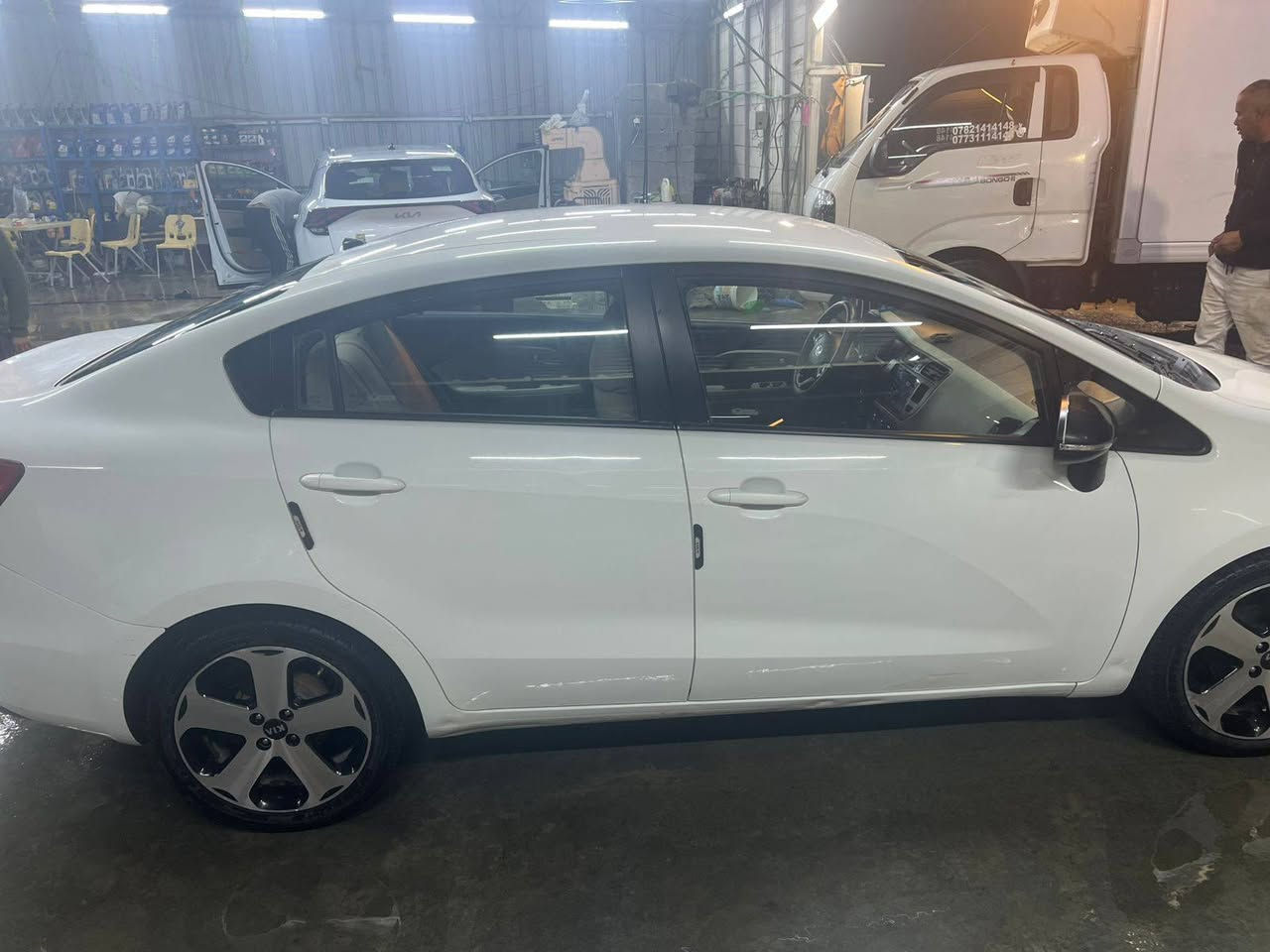 السلام عليكم اخوان 
عندي سيارة ريو موديل 12 السيارة كفالة عامة عدى بارد بالجاملغ الأيمن السيارة تخم تاير تبريد مكينة ١٦٠٠ كفالة 
شاشة دوشمة ويل كب سنوية بسمي  رقم بغداد جديد نافذة لغاية 2028 هزة ماساقطة منضومة زنون السعر ١٠٠ وبيهة مجال رقم الهاتف ***********
