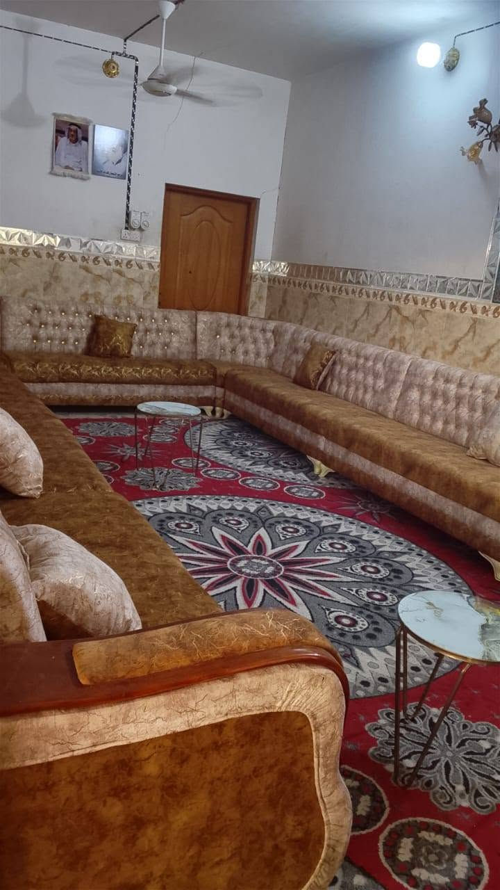 بيت 200 متر طابوا زراعي 
الواجه 16 متر والنزال 12 اونص 
ويكون بيتين كذلك كل بيت 100 متر منعزل 
يحتوي على غرفتين نوم وأستقبال وصالة طعام ومطبخ حار وبارد 
ومغاسل داخلية وخارجية ومكشوفتان وطارمة وكراج سيارة وحديقة 
مع هدية كاونتر 10 امتار وطباخ واوفن وساحبة وسبلت شرط ممستعملات 
شارع 12 متر 
الاساس صب 
والسقف شيلمان 
السعر 40 قفل 
واذا بيت واحد 25
العنوان علوة الفحل شارع الفلل قرب صورة
الامام العباس عليه السلام 
***********
جاهز للتطويب 
مبني عام 2016 
ومعاملته كاملة للتطويب
