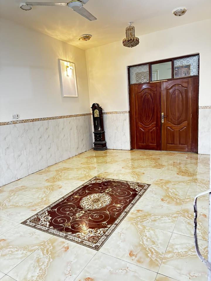 دار للبيع المساحه ٢١٠ يتكون من ٣ غرف نوم إستقبال وصاله ومطبخ صحيات داخليه وخارجيه العنوان حي الزهراء خلف معمل خشب بهاء عيدان قرب فرن الصمون شارع تبليط مجاري للإستفسار الإتصال عالرقم *********** علماً الدار فارغ حالياً
