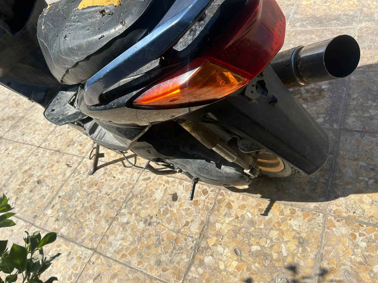 سكنس للبيع شتريد ابيعلك منها بيها كلجات رياضي اصلي و صالنصه رياضي اصليه وبيها ويلكبات رياضي وهاوزن همين مكينه مجفته ومشروكه جديد شغل مضبوط شرط خرسه المكينه وسحب يخبل وبيها شوته رياضي ام البوري الطويل شتريد ابيعلك واذا تريدها كامله قيم بما يرضي الله دراجه طفت بسبب الكابريتر جيب جديده وشغلها مكاني بصره عندي توصيل ***********
