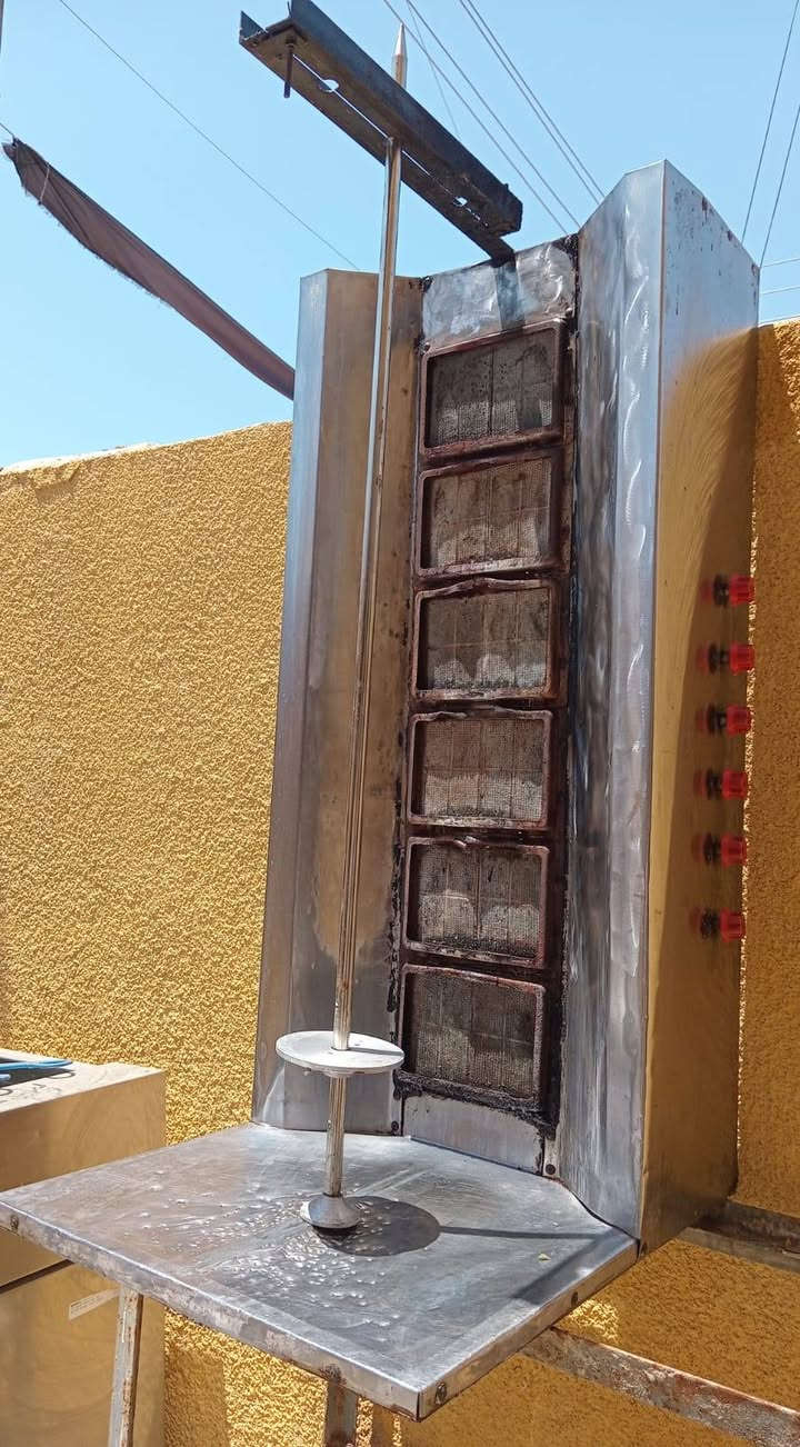 للبيع شوايه كص ٦ عيون عل فحص استعمال قليل  وياه شيش استيل اصلي السعر عل خاص ***********

