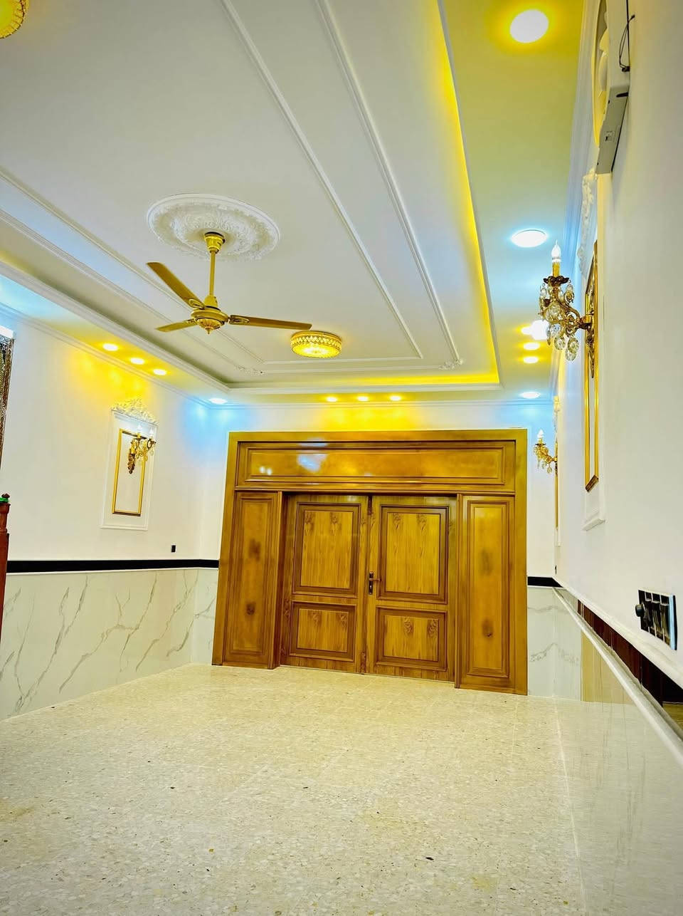 يا الله  بيت  اللبيع 
النجف الاشرف
حي النداء
مغابل مول بغداد 
 شارع مجمع بيتي
عامود 54
منطقة   56  الف
المساحه  200  متر 🏡
شارع البيت   10 متر🛣
مفتوحه علا شارع المجمعات  🛣 البيت 
طابقين كامل مفتاح
البيت غرفه وصاله ومطبخ وستغبال وصحيات داخليه وخارجيه  الطابق الثاني  3 غرف وصاله وصحيات 
البيت ساس وسكف صب مركزي طابوك نهروان حداديه تفصال 
سراميك لوح  120 
سقوف جمس  سعر  البيت   نتصل  📲
ابو حسن 
***********
يوجد واتساب
