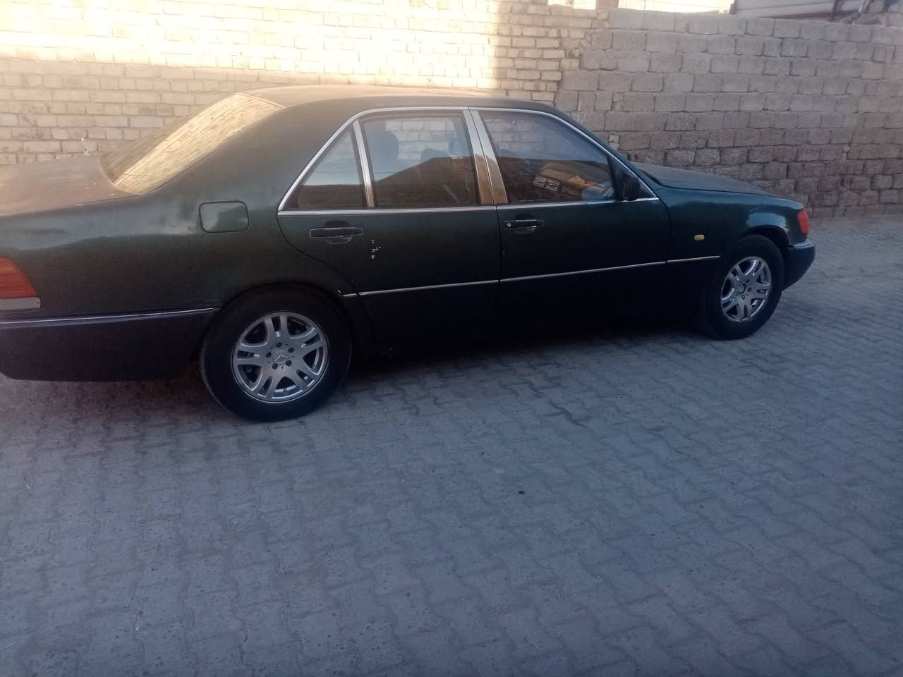 السلام عليكم ورحمة الله للبيع مرسيدس شبح اللون زيتوني  موديل ١٩٩٢ رقم بغداد محور مكينه وكير راس الثور ٣٠٠٠ مكفولات وحداديه واكسن وتايرات جدد برانكيت سليم راعيها بالنجف مكفول السنويه ٢٠٢١ ماعليها شي مصفره النقص بطانه السائق وجامة باب السابق والتبريد فقط السعر 40 ورقه مكان السياره الديوانيه قضاء البدير رقم الموبايل ***********
