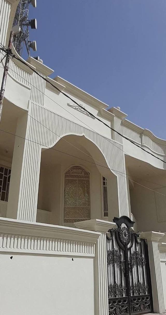 عقار للبيع ملك صرف المساحة 375م ثلاث طوابق وغرفة حارس و 8 غرف + صالة + غرفة ضيوف + 6 حمامات وحديقة جانبية كبيرة ودرج خارجي مفصول
التواصل على هذا الرقم ***********
