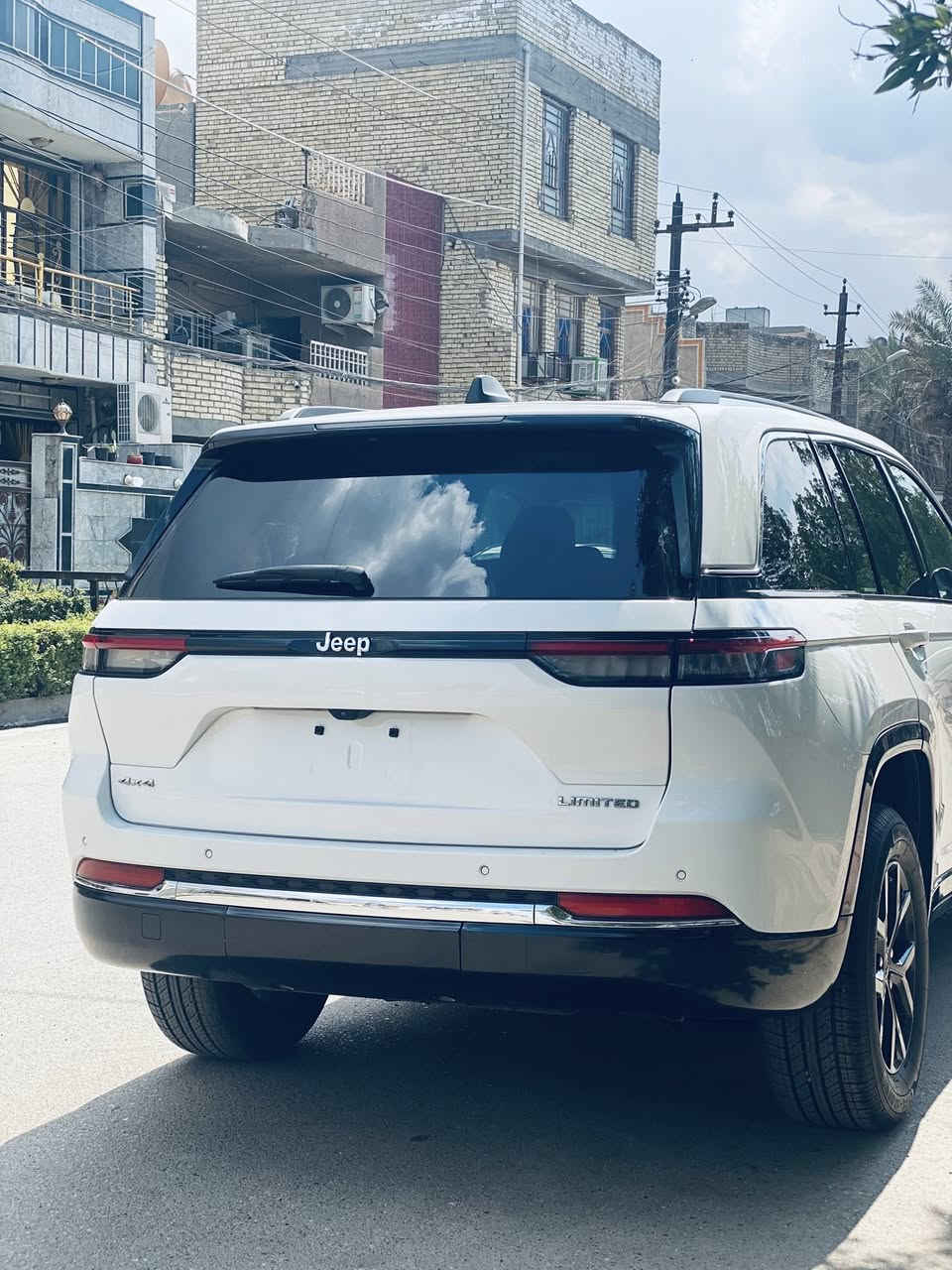 جيب شيروكي وارد امريكي موديل ٢٠٢٣
مواصفات ليميتد بلاس .. صبغ جاملغ وبنيد

المواصفات  ٥ راكب

قيادة ذاتية عن المنعطفات 

رادار امامي مع مانع تصادم 

تحذير الخروج عن المسار 

مستشعر نوم السائق مع نظام التوقف الالي 

تحذير النقطه عمياء 

ويل كب بلاك توب قياس 20  

المصابيح الاماميه زنون 

داخل ذكي 

تشغيل عن بعد 

الصندوق الخلفي كهربائي 

حساسات خلفيه 

مكيف خلفي مع وحدة تحكم منفصلة 

تدفئه كشنات 

مانع تصادم خلفي 

المرآة الوسطية كاميرا 

العنوان بغداد حي اؤر

منفيس بسمي

السعر٢٤٠ وبيها مجال إن شاء الله 

اي استفسار الاتصال على الرقم 

***********
