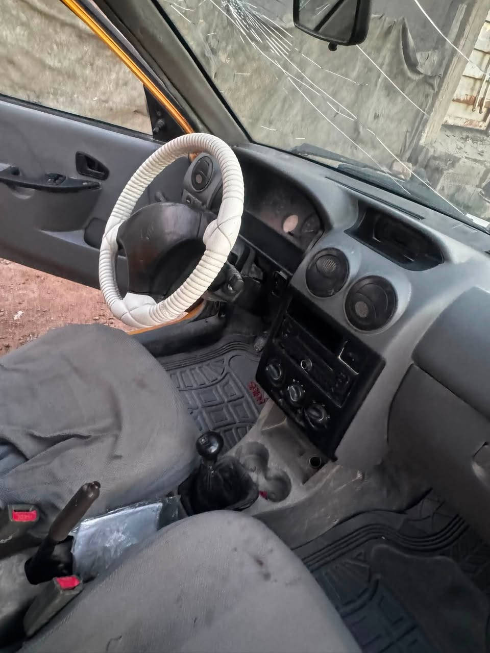 سلام عليكم سايبه البيع موديل ١٣ سياره جاهزه من كلشي كير مكينه حداديه كهربيات تخم تاير شواصي كله نضيف وجديد يعني كبل الشارع ماذب علها ربع دينار سياره بدو راعي رقم بغداد الماني سنويه ضايعه وبها كتاب مال فقدان وبها امر قاضي يعني تمشي وين ميعجبك مكاني حله  مركز.  ***********.     سعر ١٤ وبها مجال
