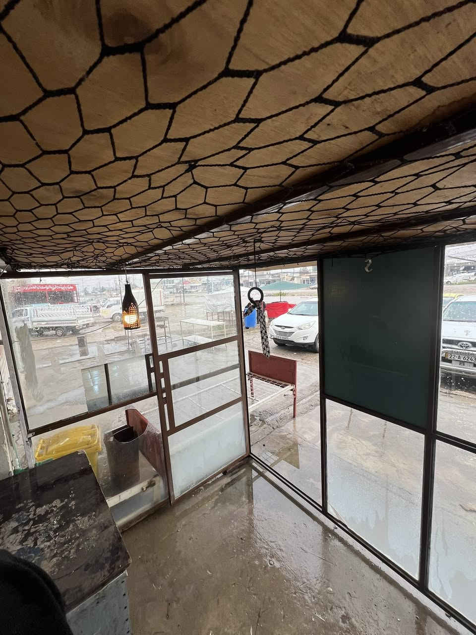 غرفه مكتبية  للبيع الطول 230 العرض 175 الارتفاع 205 العنوان شلالات قرية بايبوخت رقم موبايل ***********
