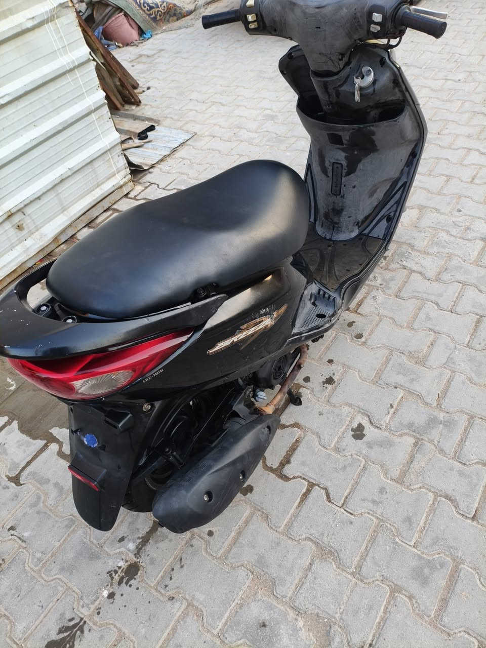 السلام عليكم
دراجه بريز مال رمبه 
الدراجه برغي مابيها 
نقص 900وبيها مجال 
عنواني بغداد الشعله 
***********
