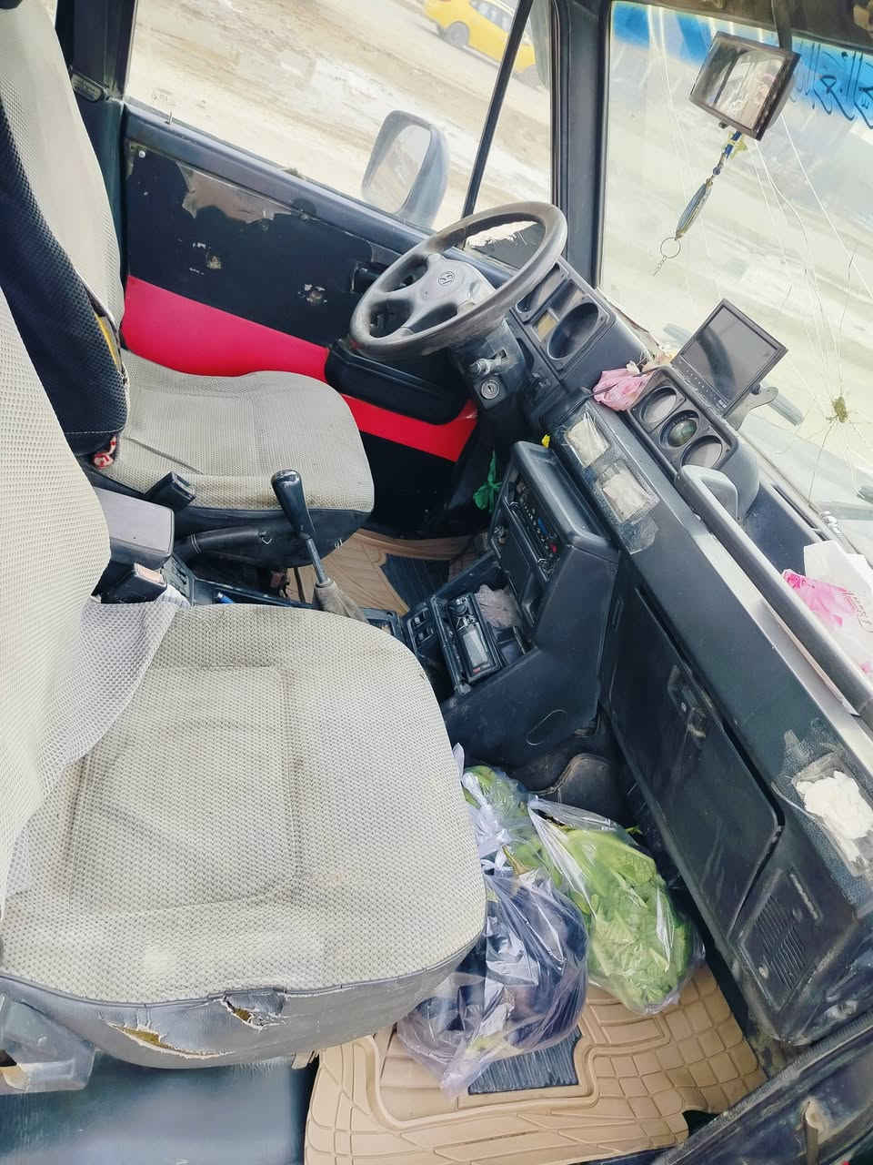 السلام عليكم من رخصه الأدمن كالوبر موديل 91رقم بابل مكينه وكير عادي كاز بلادي مصبوغه حزام جمالي حداديه نضيفه كهربائيات شغاله دواخل نضيفه 
مكان السيارة بابل الحمزه الغربي 
السعر 26 وبيه مجال بسيط 
موبايل ***********
***********
