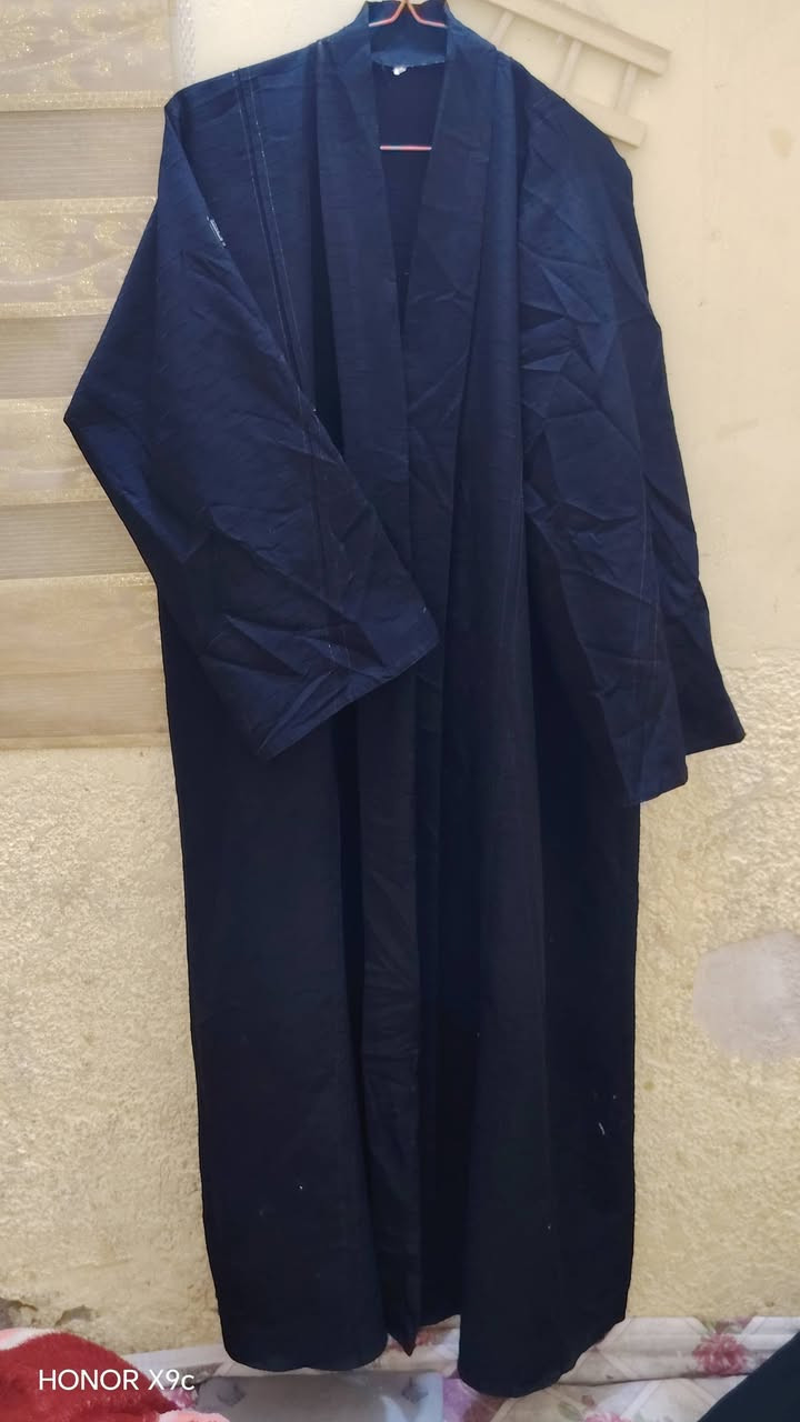 عبايت عل ٨ وعل ١٠ عنواني بصره الي تحب تواصل وياي عل هاذ رقم *********** ميت هلا
