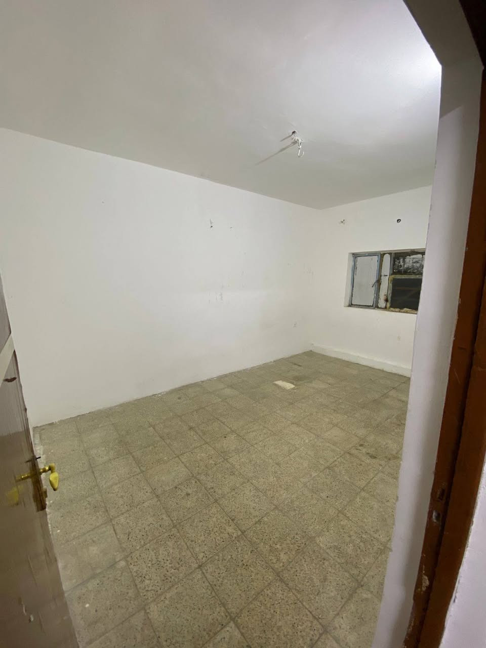 🏠 بيت مرمم جديد  للإيجار حي الجهاد  الأمانة قرب جامع مديحة الجنابي يحتوي على 3 نوم وصاله ومدخلين بيت 

المساحة 110متر. طابقين مدخلين  
 
الطابق الأرضي: غرفه نوم  صالة، مطبخ،، صحيات٢، منور، طرمة

الطابق الثاني غرفتين،  اكبار حولي، صحيات، بيتونة، سطحين
ايضا يوجد في البيت سخان ماطور مي خلاطات مغاسل وسنك كله جديد  
***********  يوجد واتساب
