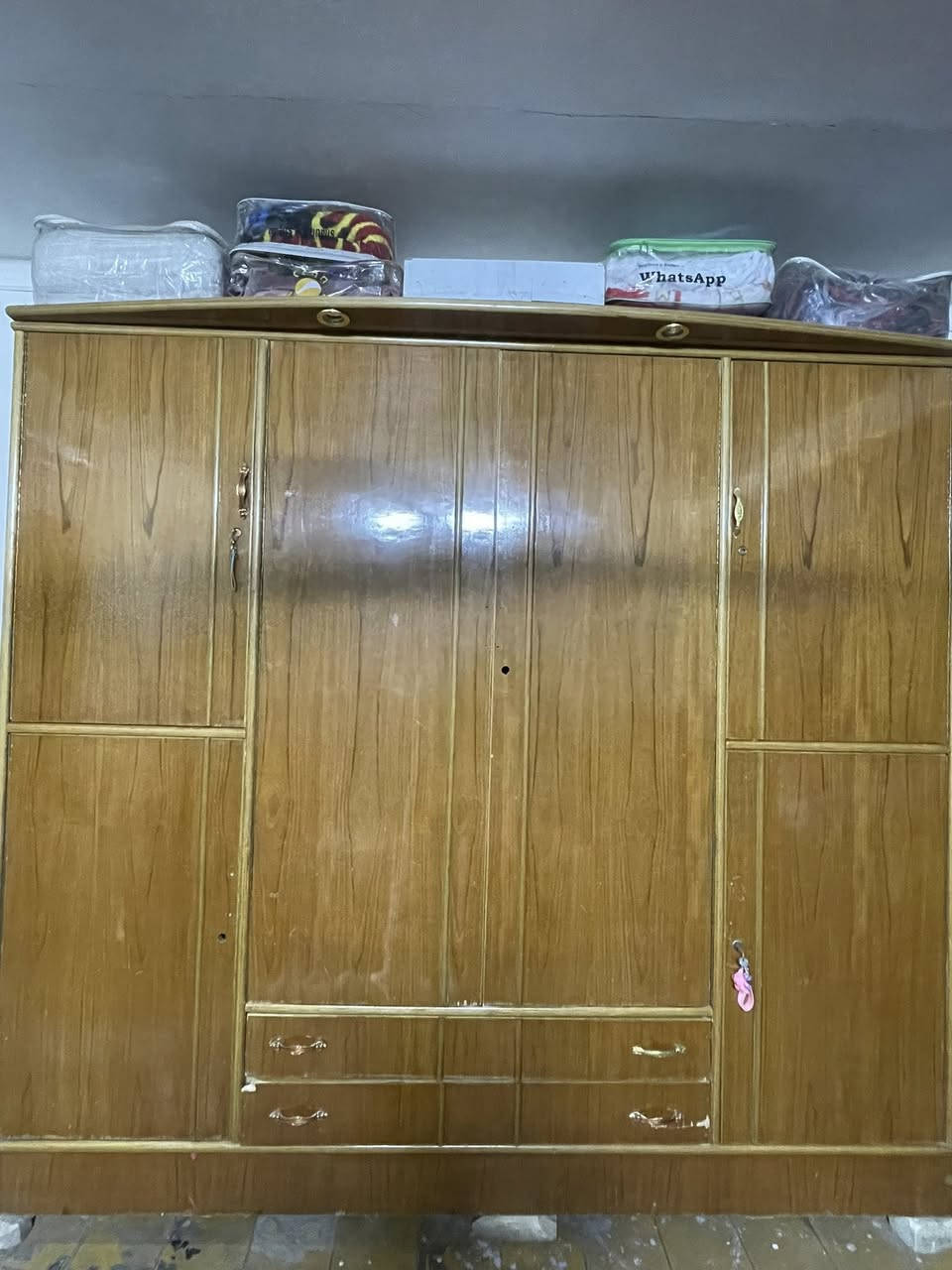 سلام عليكم عندي كنتور للبيع خشب
@العنوان حي القاهر 
سعر كنتور200ألف 
‭0771 857 2254‬
