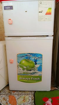 ثلاجه مكتبيه • نضيفه • تجميد قوي