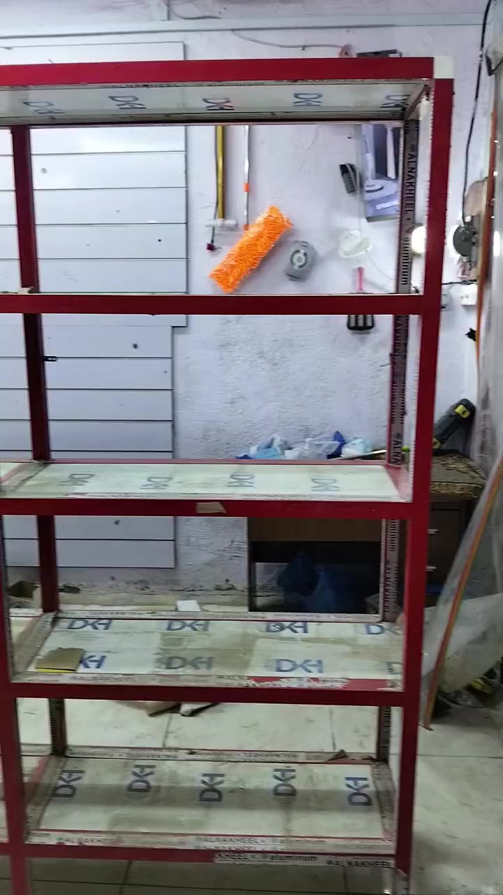 السلام عليكم يوجد رفوف جام +ميوزة + حافضات + تعاليگ+ ميز مكتب 
كلمن وسعره واذا شلع اتساهل بيهن عنواني البصرة الهارثة قرب معمل الورق 
هاتف ***********
