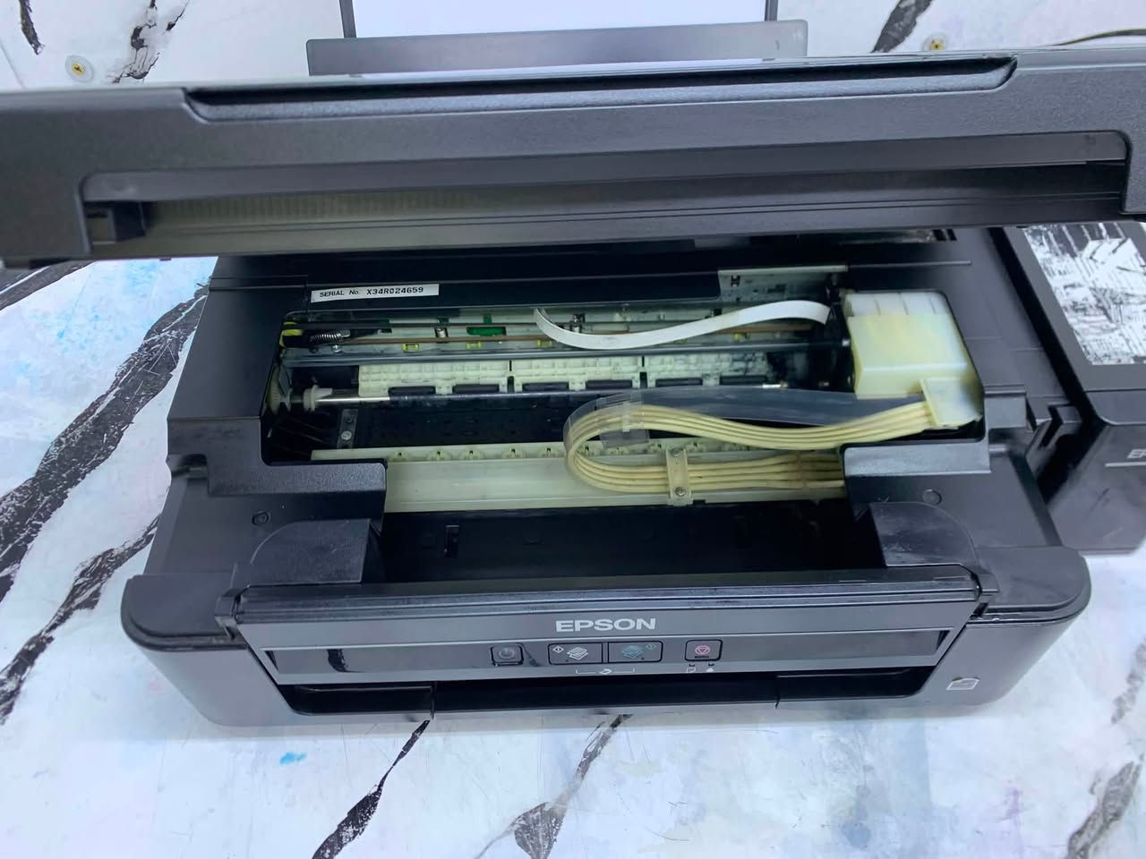 طابعه ابسون l382
منضومه حبر خاريجه 
ملون وعادي
السعر 100 
توصيل موجود
***********
